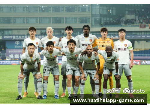 hth华体会官网球员救火：场上风云，一掷决胜败